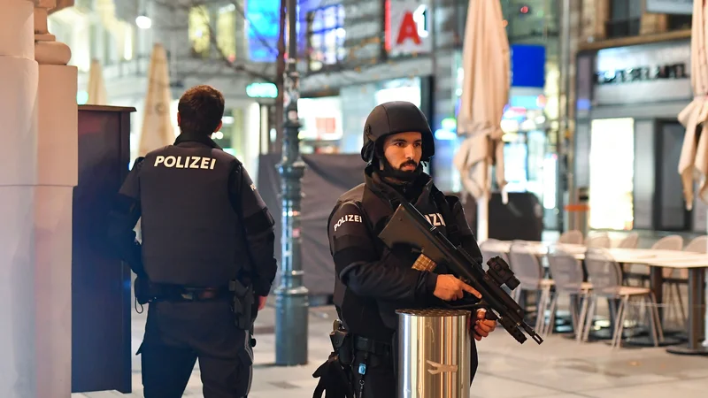 Fotografija: Do streljanja je prišlo na šestih različnih krajih. FOTO: Joe Klamar/AFP