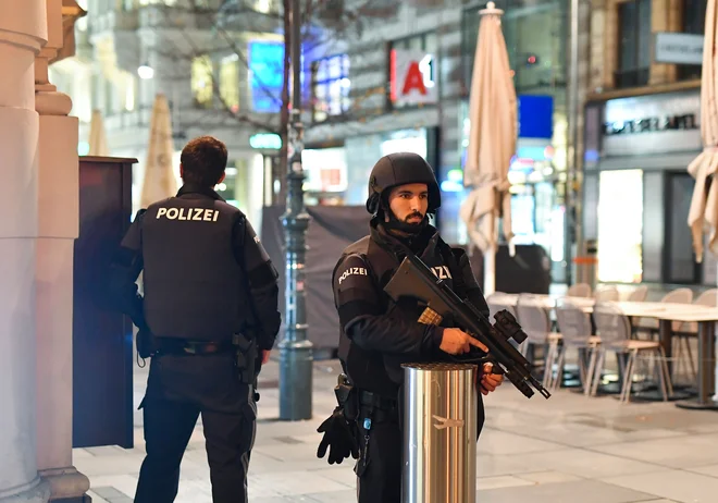 Do streljanja je prišlo na šestih različnih krajih. FOTO: Joe Klamar/AFP