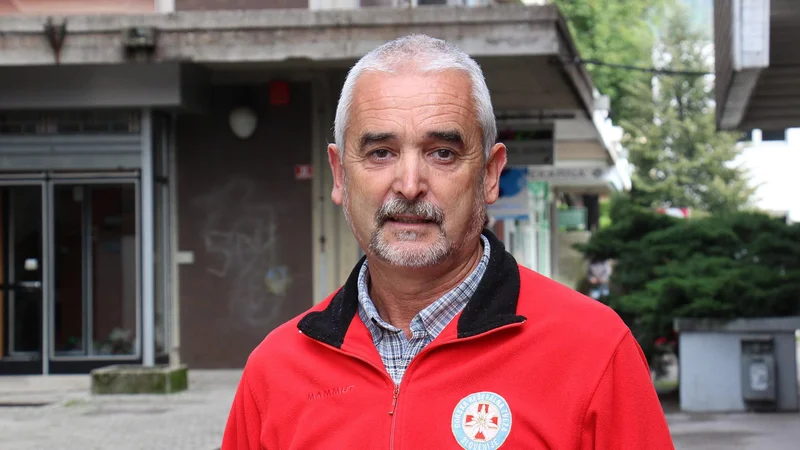 Fotografija: Zdaj ko smo znova zaprti v meje lastne občine in so pred nami za nameček še dolgi jesenski in zimski večeri, Trušnovec opozarja, da se utegnejo stiske ljudi spet poglobiti. FOTO: Iztok Umer