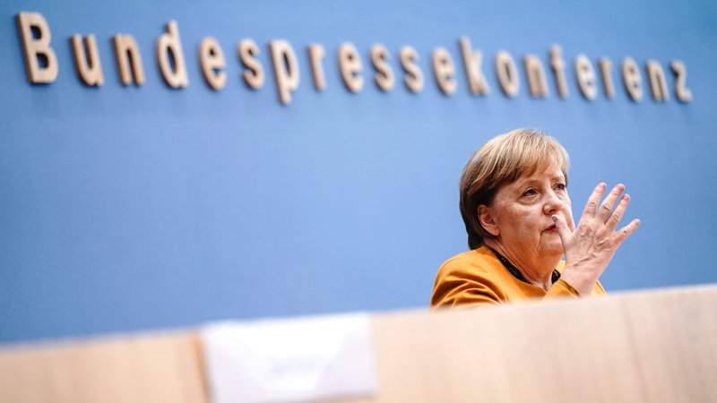 Fotografija: Nemška kanclerka Angela Merkel je na novinarski konferenci, na kateri je pojasnjevala razloge za vnovično zaprtje javnega življenja, med drugim pozvala ljudi k solidarnosti in razumnosti. Foto Kay Nietfeld/AFP