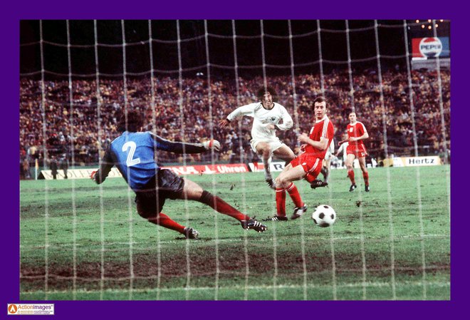Eden od največjih vrhuncev v Müllerjevi karieri je bilo svetovno prvenstvo v tedanji Zahodni Nemčiji. Z odločilnim golom za 2:1 je v finalu SP Zahodni Nemčiji (fotografija je s tekme proti Poljski) priigral drugi naslov svetovnega prvaka. FOTO: Action Images Action Images/Mirrorpix