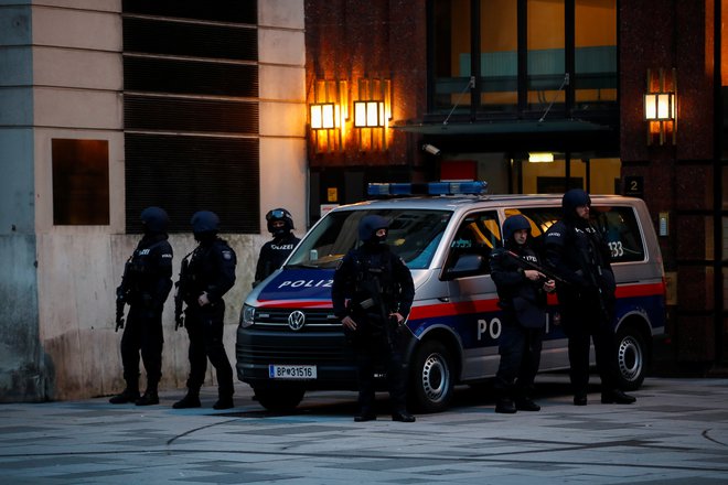Policija še vedno preiskuje, ali je bil napadales sam ali jih je bilo več. FOTO: Leonhard Foeger/Reuters
