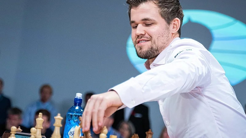 Fotografija: Veliki šahovski zvezdnik in svetovni prvak Magnus Carlsen bi naslednje leto lahko prišel v Slovenijo in tekmoval na evrospkem prvenstvu v Podčetrtku. FOTO: Lennart Ootes
