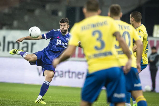 Rok Kronaveter je v tej sezoni dosegel že pet golov. FOTO: Jure Banfi/Sobotainfo