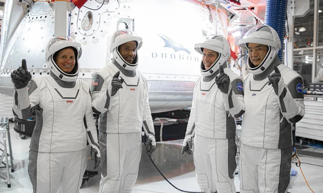 Z leve: Shannon Walker, Victor Glover, Michael Hopkins in Soiči Noguči FOTO: SpaceX