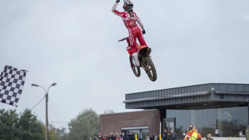 Fotografija: Tim Gajser lahko skoči med nesmrtne motokrosiste. FOTO: Honda Racing