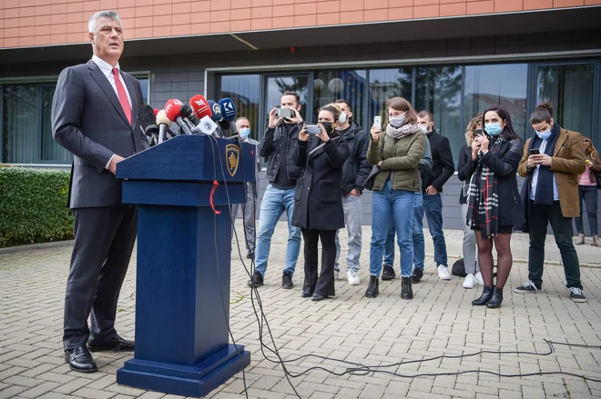 Tožilstvo posebnega sodišča za vojne zločine na Kosovu v Haagu je že junija objavilo, da je proti Thaçiju in še devetim drugim osebam vložilo obtožnico. FOTO: Armend Nimani/AFP