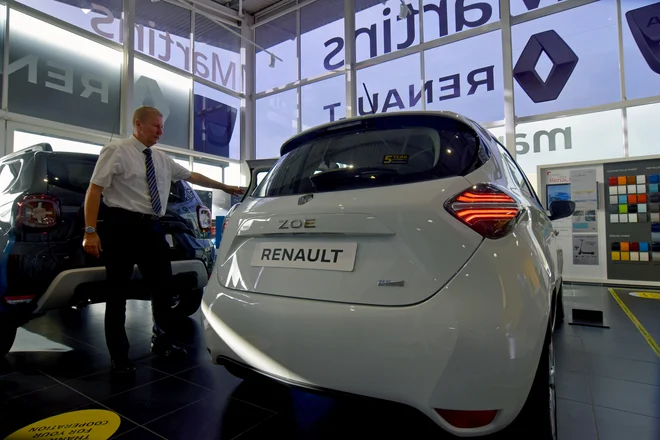 Avtomobili so se oktobra v Evropi in pri nas znova prodajali slabše, izjema so bili električni modeli.<br />
FOTO: Nick Carey/Reuters