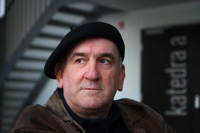 Dvainšestdesetletni pevec lepo usklajuje delo sodnika porotnika z glasbeno kariero. FOTO: Jože Suhadolnik/Delo