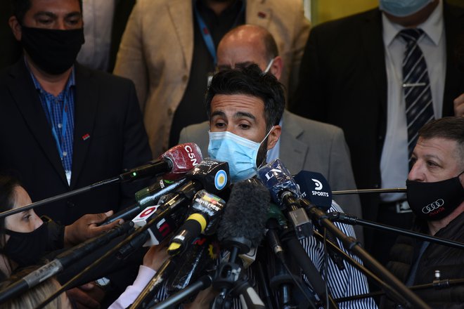 Osebni zdravnik Leopoldo Luqueje je razkril stanje Diega Maradone. FOTO: Javier Gonzalez/AFP