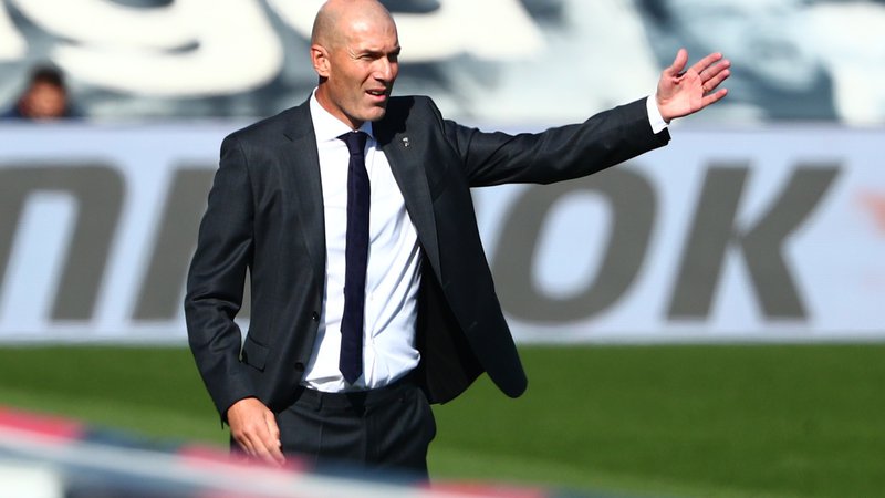 Fotografija: Realov trener Zinedine Zidane se zaveda, da je treba igrati na vso moč že v skupinskem delu lige prvakov. FOTO: Javier Barbancho/Reuters