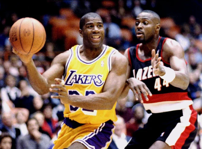 Magic Johnson je eden od največjih zvezdnikov v zgodovini košarke, a je moral predčasno končati kariero. FOTO: Sam Mircovich/Reuters