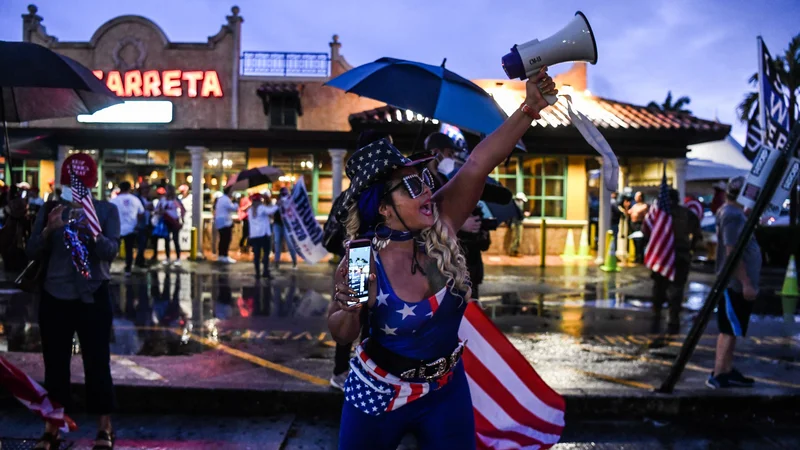 Fotografija: Ne glede na zmagovalca, trenutno kaže precej bolje Joeju Bidnu, se ameriški volilni cirkus najbrž še ne bo hitro končal. FOTO: Chandan Khanna/AFP