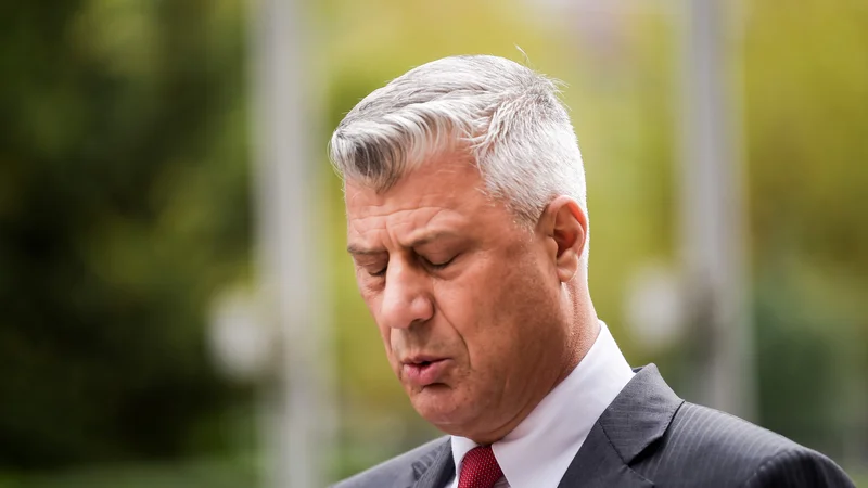 Hashim Thaçi je prostovoljno odšel v Haag. Foto Armend Nimani/AFP