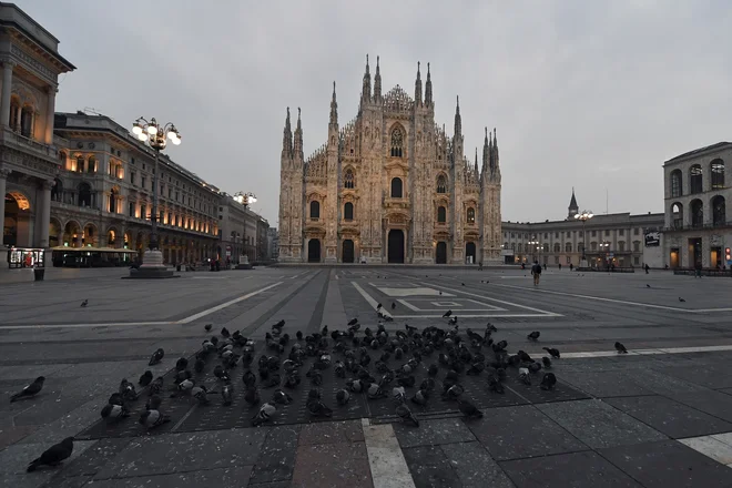Zaradi slabšanja epidemioloških razmer so danes v Italiji zaostrili ukrepe za zajezitev virusa. FOTO: Daniele Mascolo/Reuters