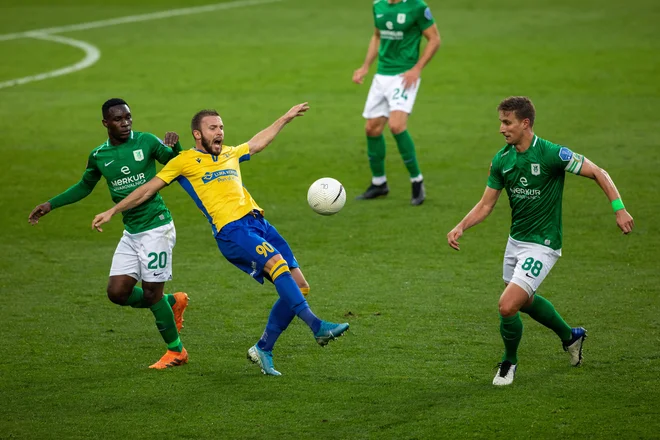 Stefan Stevanović je povzročal domačim zmajem veliko preglavic, za konec pa je zabil še gol za zmago Kopra. FOTO: Voranc Vogel/Delo