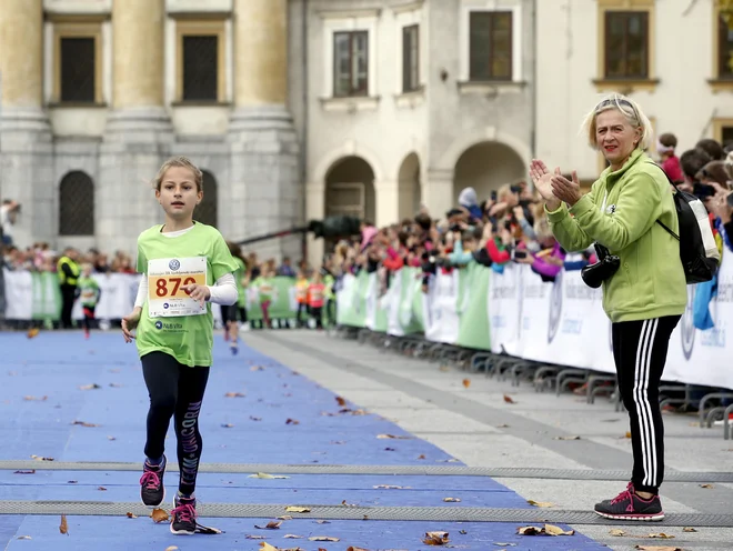 Raziskave prav tako podpirajo enakomerno porazdelitev vnosa beljakovin čez dan, torej v glavnih obrokih. FOTO: Roman Šipić/Delo