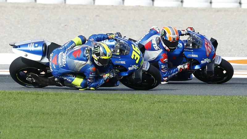 Fotografija: Joan Mir (36) in Alex Rins (42) sta razveselila svoje privržence v Španiji. FOTO: Juan Medina/Reuters