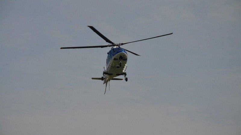 Fotografija: Ob prihodu helikopterja in reševalcev je občan podlegel poškodbam. FOTO: Oste Bakal