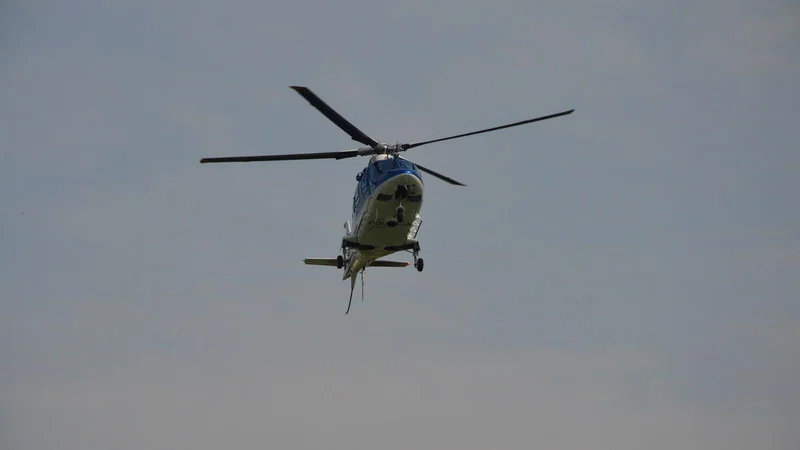Fotografija: Ob prihodu helikopterja in reševalcev je občan podlegel poškodbam. FOTO: Oste Bakal