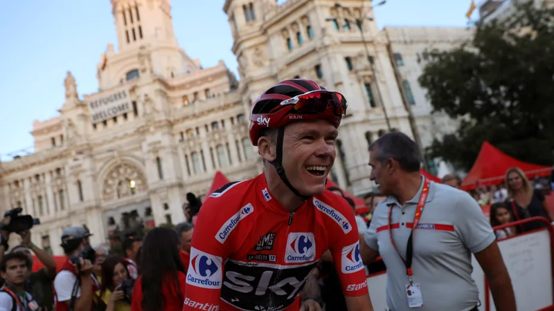 Fotografija: Chris Froome je leta 2017 v rdeči majici prikolesaril v Madrid. Kasneje se je izkazalo, da to ni bila njegova prva, temveč druga zmaga na Vuelti. FOTO: Susana Vera/Reuters