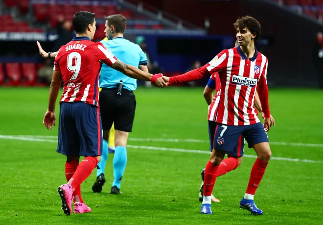 Mentor Luis Suarez in vajenec Joao Felix sta v tej sezoni za Atletico zabila že po pet golov. FOTO: Sergio Perez/Reuters