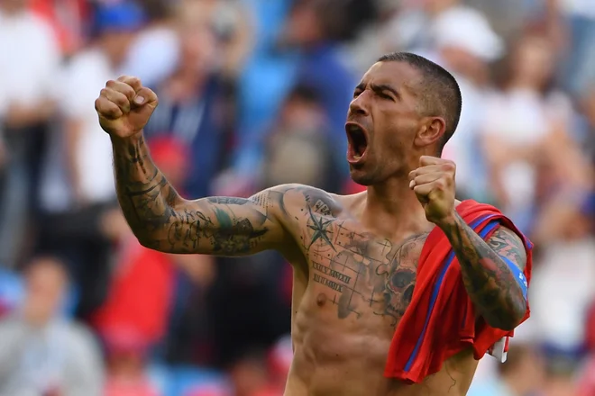 Srbski veteran Aleksandar Kolarov se ni oziral na navodila italijanskih oblasti in je že v nedeljo dopotoval v Beogradu FOTO: Manan Vatsyayana/AFP
