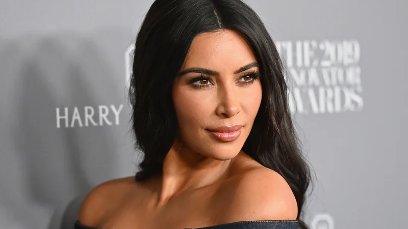 Fotografija: Če Kim Kardashian West meni,da je treba nositi maske, ji bo sledila ogromna množica. FOTO: AFP