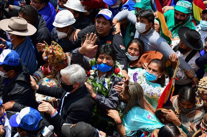 Moralesa je v Villazonu pričakala množica ljudi. FOTO: Ronaldo Schemidt/AFP