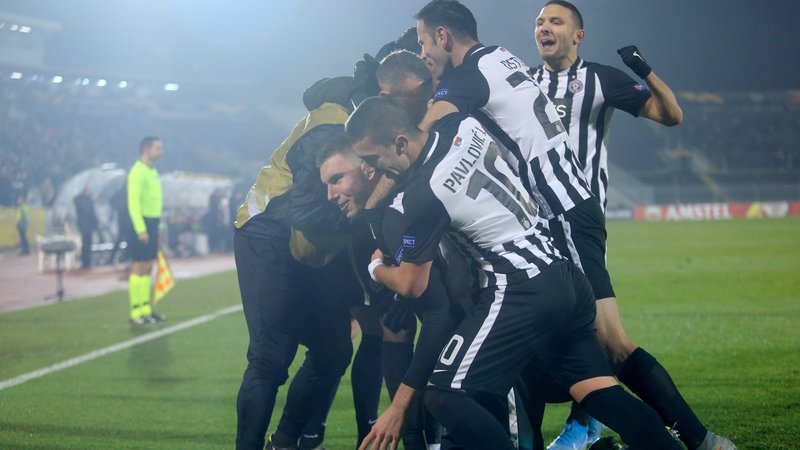 Fotografija: Pri Partizanu ne skrivajo ponosa ob številnih vzgojenih nogometaših. FOTO: Novak Đurović/Reuters