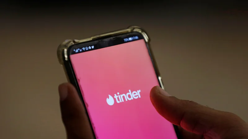 Fotografija: Tinder je poln pasti, recimo, kako najti ravnovesje med pričakovanjem in resnico. FOTO: Reuters