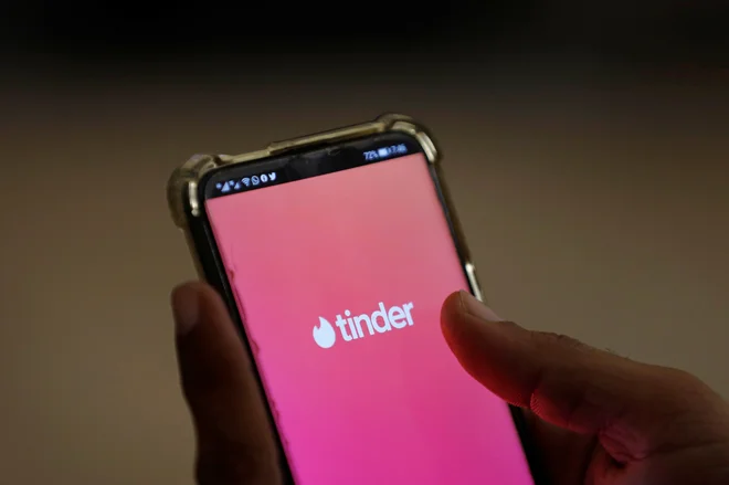 Tinder je poln pasti, recimo, kako najti ravnovesje med pričakovanjem in resnico. FOTO: Reuters