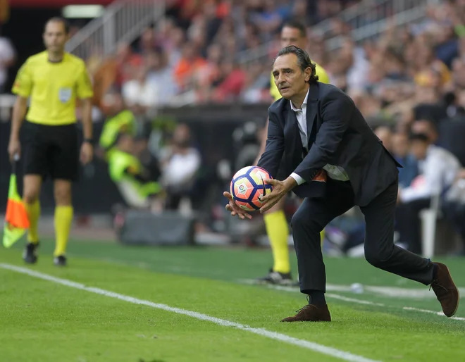 Cesare Prandelli bo Fiorentini poskušal vrniti delček izgubljene slave, potem ko jo je nekoč popeljal tudi v ligo prvakov. FOTO: Heino Kalis/Reuters