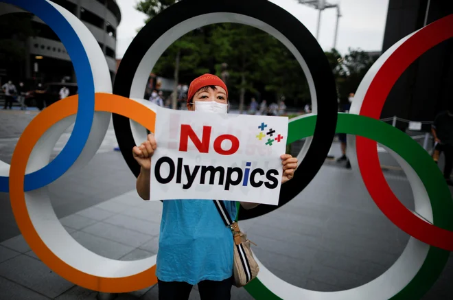 Na Japonskem je še vedno močan odpor do izvedbe koronaiger. FOTO: Issei Kato/Reuters