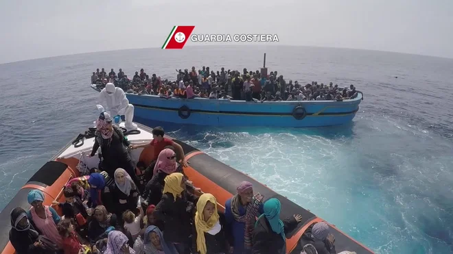 Frontex deluje tudi daleč onkraj Evropskih meja, kritik pa je deležno zlasti delovanje agentov na balkanski begunski poti. FOTO: AFP
