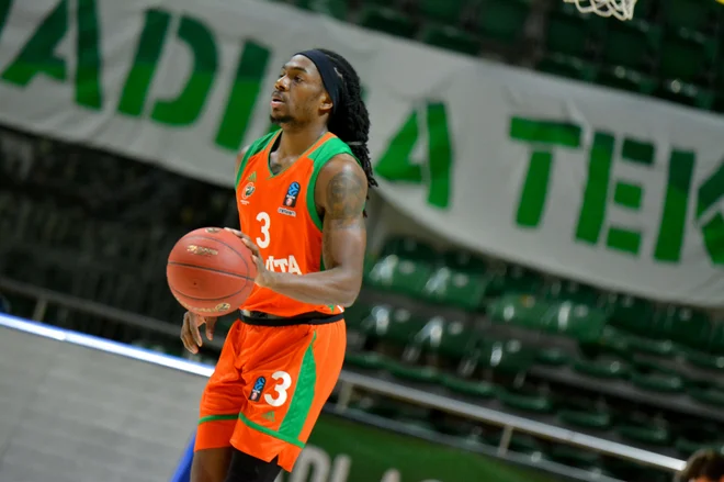 Kendrick Perry se je izkazal s 14 točkami in 9 asistencami. FOTO: Cedevita Olimpija