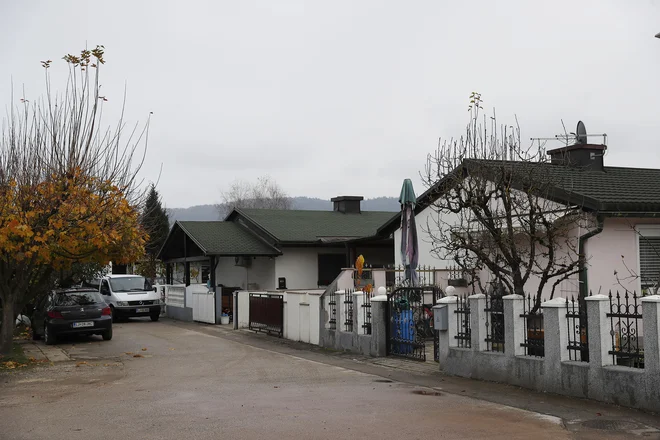 Mestne hišice v soseski Cesta španskih borcev v Kašlju bodo obnovili tudi z evropskimi sredstvi. FOTO: Leon Vidic/Delo