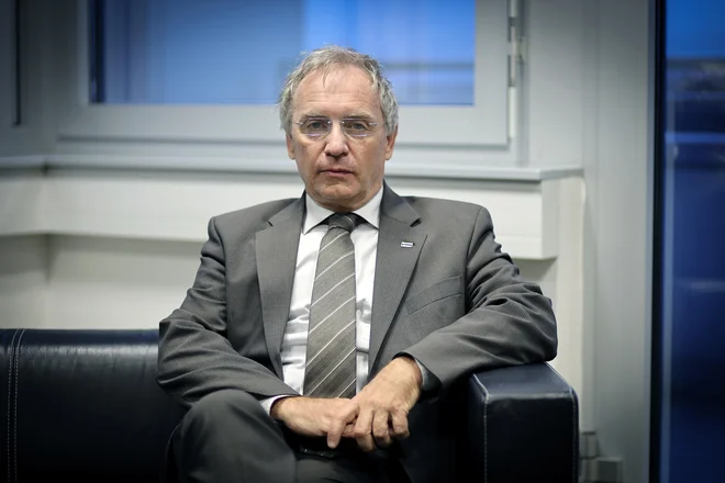 Notranji minister Aleš Hojs: &raquo;Sam nisem ne ohol in se ne obnašam neprimerno, niti do novinarjev, je pa res, da vedno odkrito povem, kar mislim.&laquo; FOTO: Jože Suhadolnik/Delo