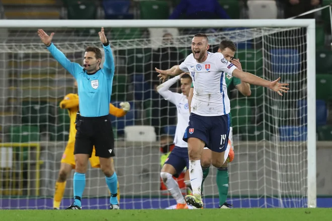 Slovak Milan Škriniar je nesrečno zatresel lastno mrežo, zato mu je po koncu tekme pošteno odleglo. FOTO: Lorraine O'Sullivan/Reuters