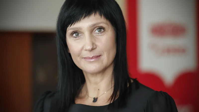 Fotografija: V Žitu so se novim razmeram prilagodili v proizvodnji, administraciji, pri prodaji in izdelkih. Najbolj prodajane znamke kruha so zapakirali v folijo, na trg so dali mešanico mok za hitro peko kruha doma in v trgovine poslali izdelke za dopeko. FOTO: Uroš Hočevar