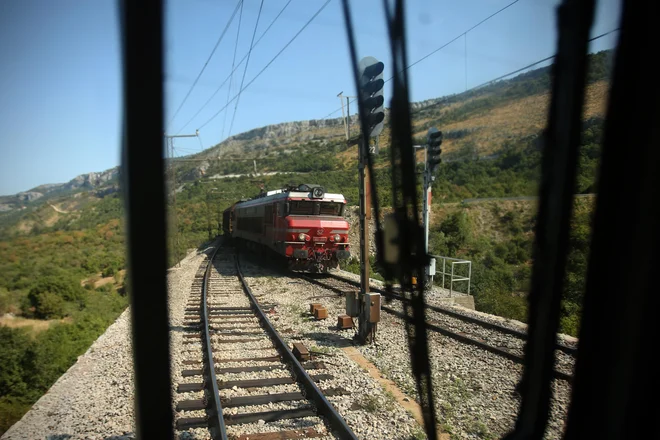V prvem četrtletju 2021 bi lahko izvedeli, za koliko bi gradbinci zgradili drugi tir. Foto Jure Eržen