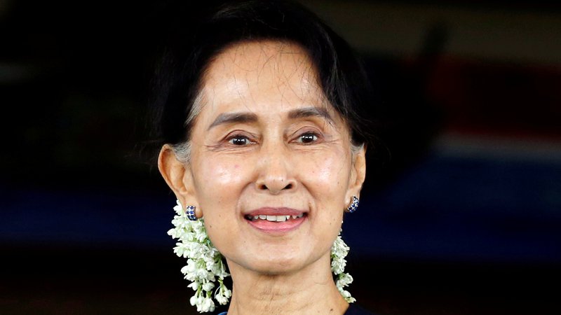 Fotografija: Dolgoletna borka proti vojaški hunti Aung San Su Či v domovini ostaja junakinja, po svetu pa je njen ugled v zadnjih letih očrnil odnos do muslimanske manjšine Rohingya, ki je tarča načrtnega pregona. FOTO: Soe Zeya Tun/Reuters