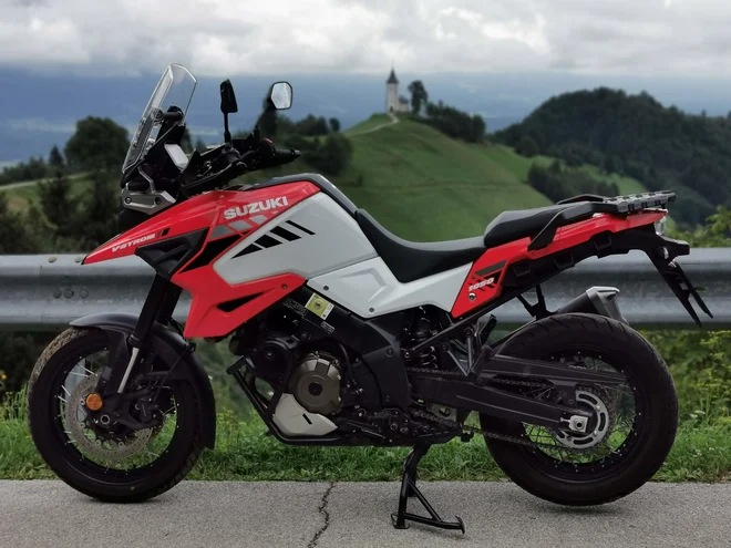 V-Strom je konkreten motocikel, ki ima kaj pokazati in v celoti navdušuje. Foto Jan Jolič Lieven