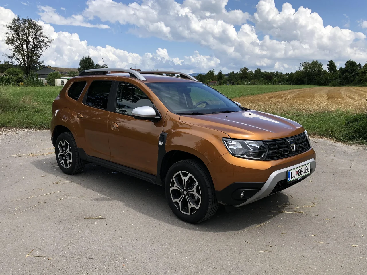 Fotografija: Dacia duster tudi v plinski različici meri 4,34 metra. FOTO: Aljaž Vrabec