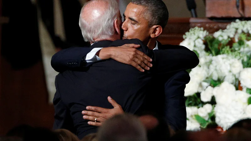 Barack Obama je pomagal tudi podpredsedniku, zdaj novoizvoljenemu predsedniku Joeju Bidnu. FOTO: Reuters