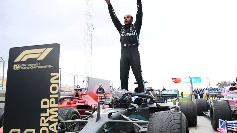 Fotografija: Lewis Hamilton je osvojil 10 zmag na 14 dirkah. FOTO: Clive Mason/Reuters