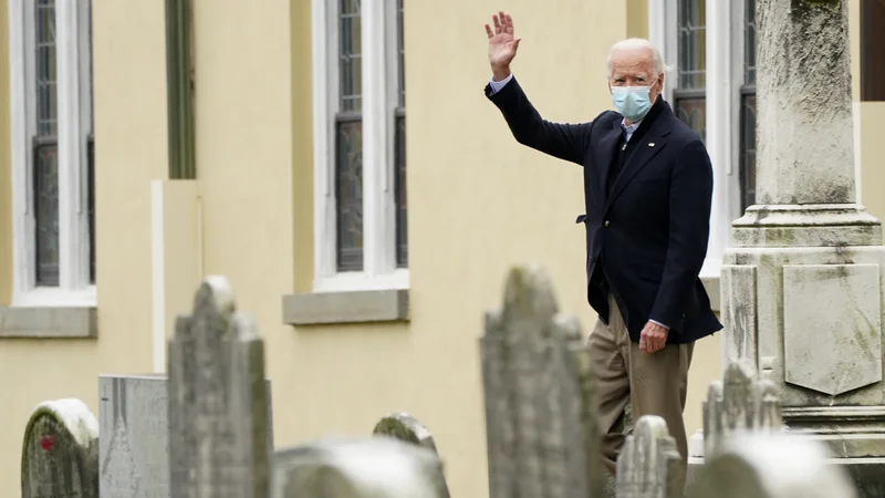 Fotografija: Teoretiki zarote niso znanstveniki, zlasti ne takrat, ko se sklicujejo na znanstvene zakone. Minuli teden so nekateri opozorili, da seznami, kateri volilni okoliši so glasovali za Josepha Bidena, prav tako kršijo ta številski zakon. FOTO: Kevin Lamarque/Reuters