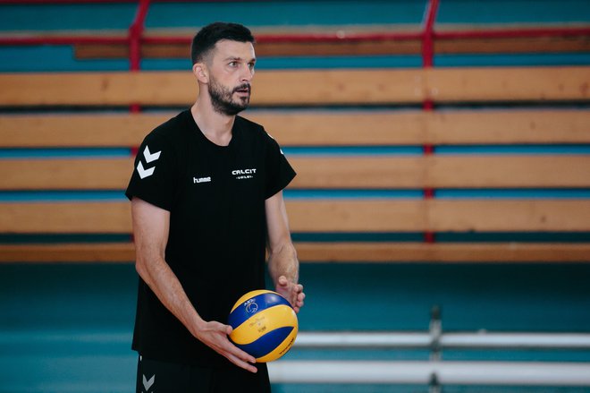 Slovenski reprezentant Mitja Gasparini odloča v prid Calcit Volleyja. FOTO: Klemen Brumec