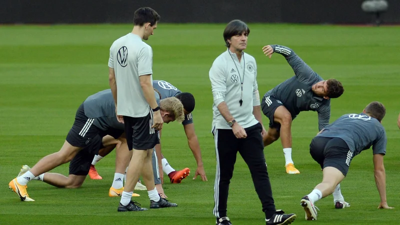 Fotografija: Joachim Löw obljublja, da Nemčija ne bo igrala na remi. FOTO: Cristina Quicler/AFP
