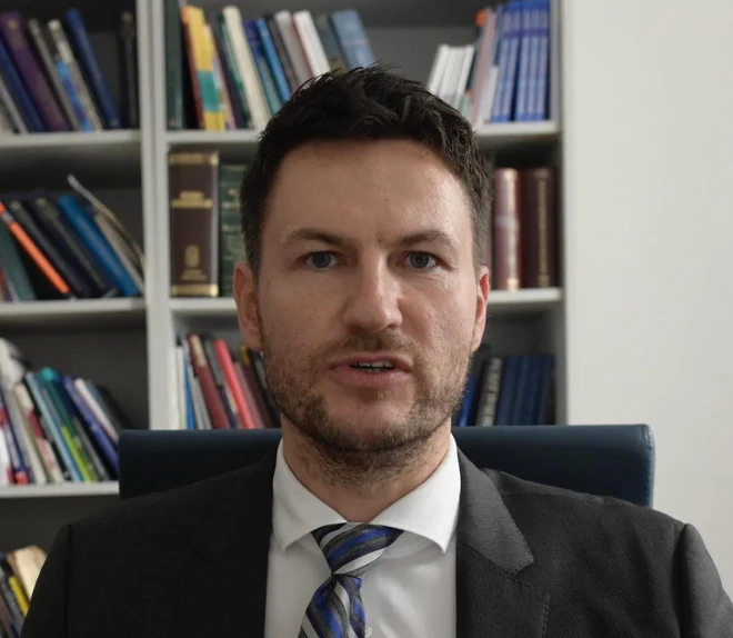»Edina načina, pri katerih niso kršene pravice, sta prestavitev glasovanja na poznejši čas ali e-referendum,« pravi red. prof. dr. Jurij Toplak. FOTO: osebni arhiv